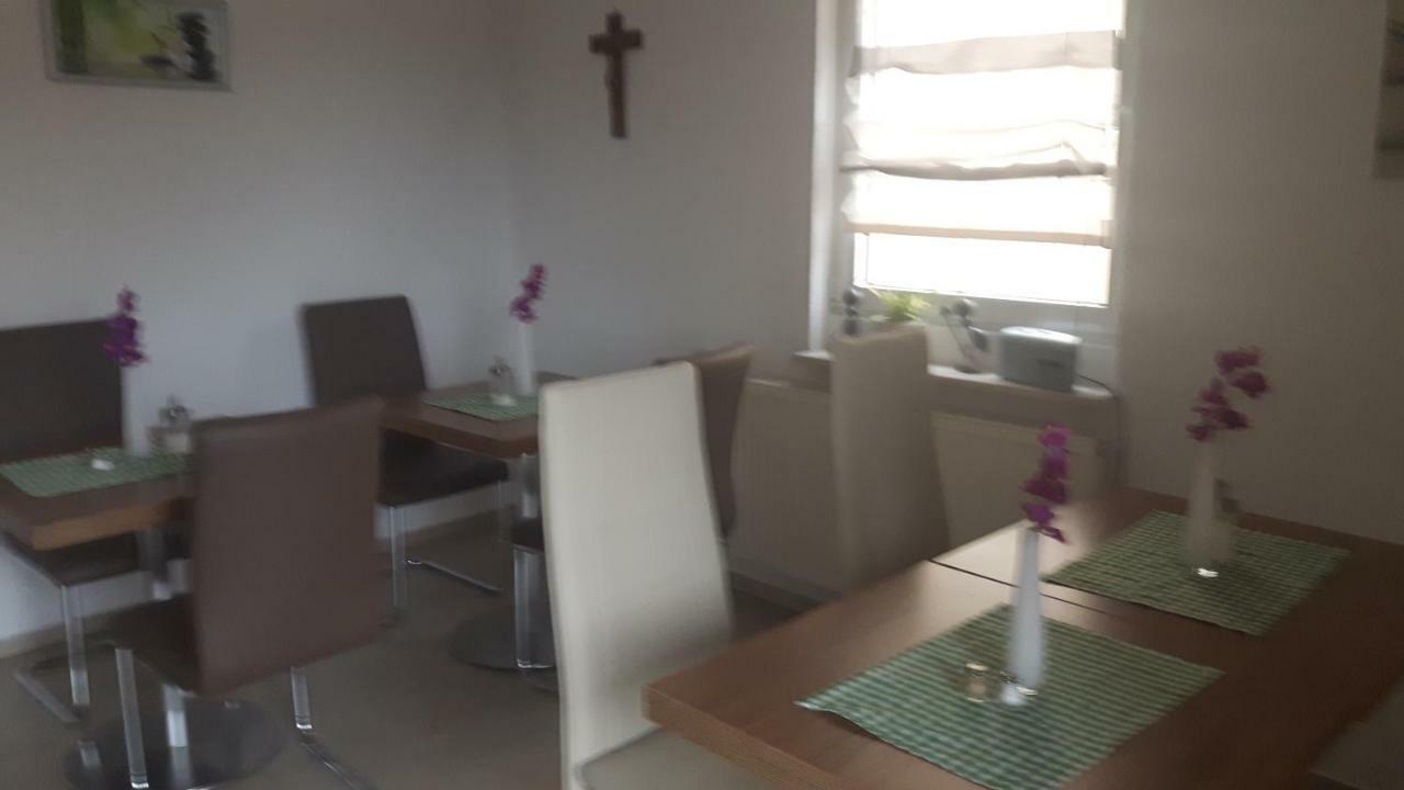 Gaestehaus Engelhard Pension Karbach  المظهر الخارجي الصورة